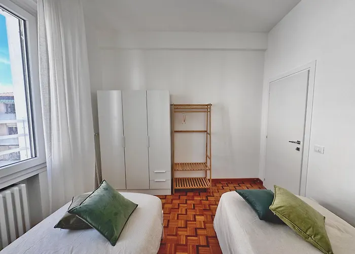 公寓 Dimora Pasolini , Stylish Two Bedroom In The Historic Center 拉文纳